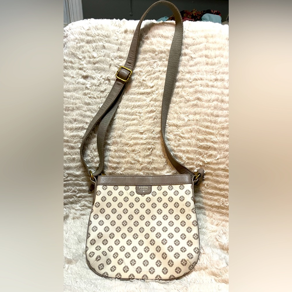 Fossil purse with adjustable strap.